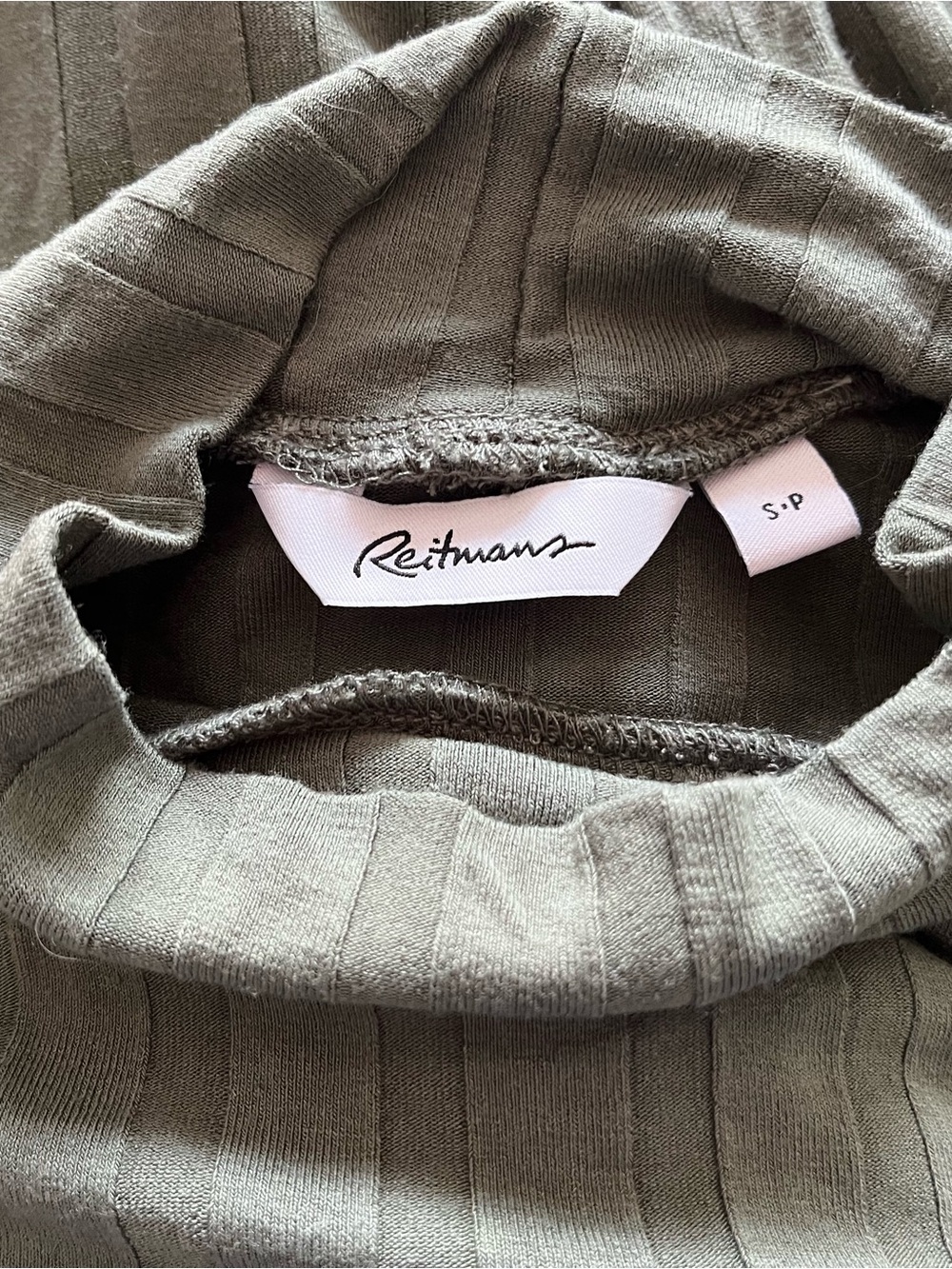 Reitmans Ribbed Long Sleeve Top – Size Small
